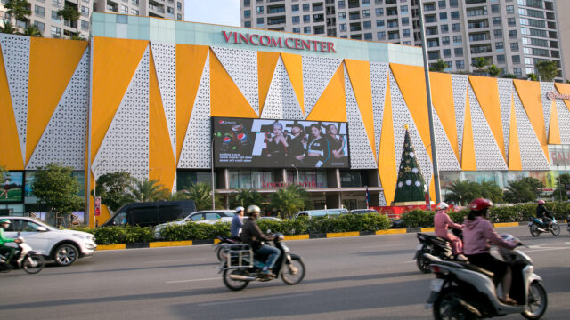 Màn hình LED tại Vincom Trần Duy Hưng - Copy
