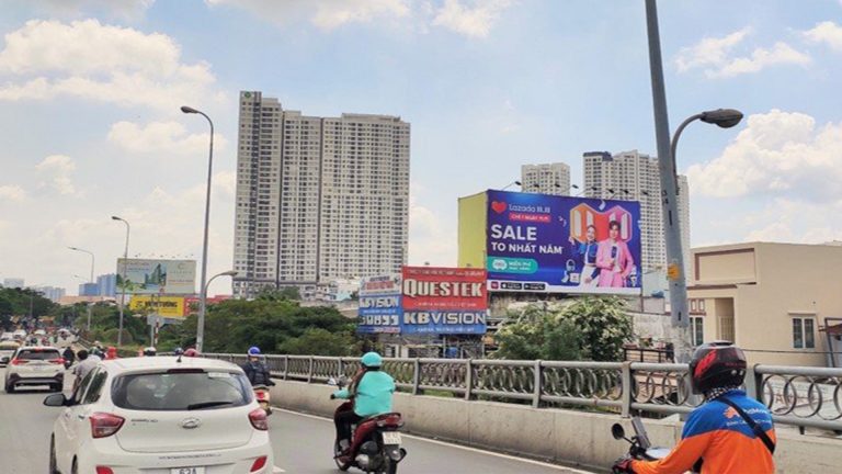 Pano Ốp Tường Tại Chân Cầu Kênh Tẻ – Quận 7 – Tp. Hồ Chí Minh