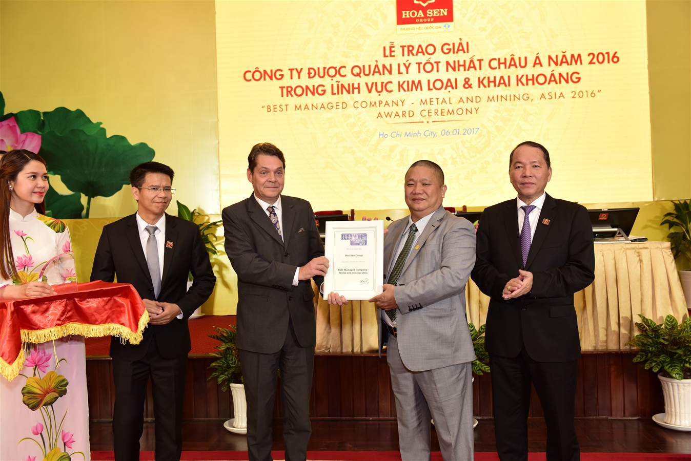 6_Đây là lần thứ 2 Tập đoàn Hoa Sen được bình chọn và trao giải thưởng “Công ty được quản lý tốt nhất Châu Á trong lĩnh vực kim loại và khai khoáng”